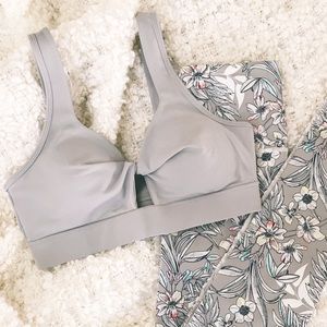 Twisted Front Cutout Workout / Yoga Bra